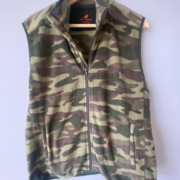 Fleece Camo Zip-Up Vest - Picture 4 of 6